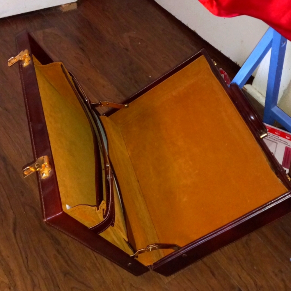 Leather case - Picture 2 of 5